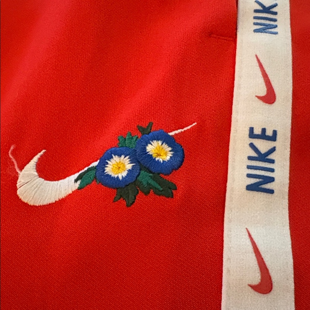 Nike Cropped Embroidered Track Pants - Picture 3 of 6
